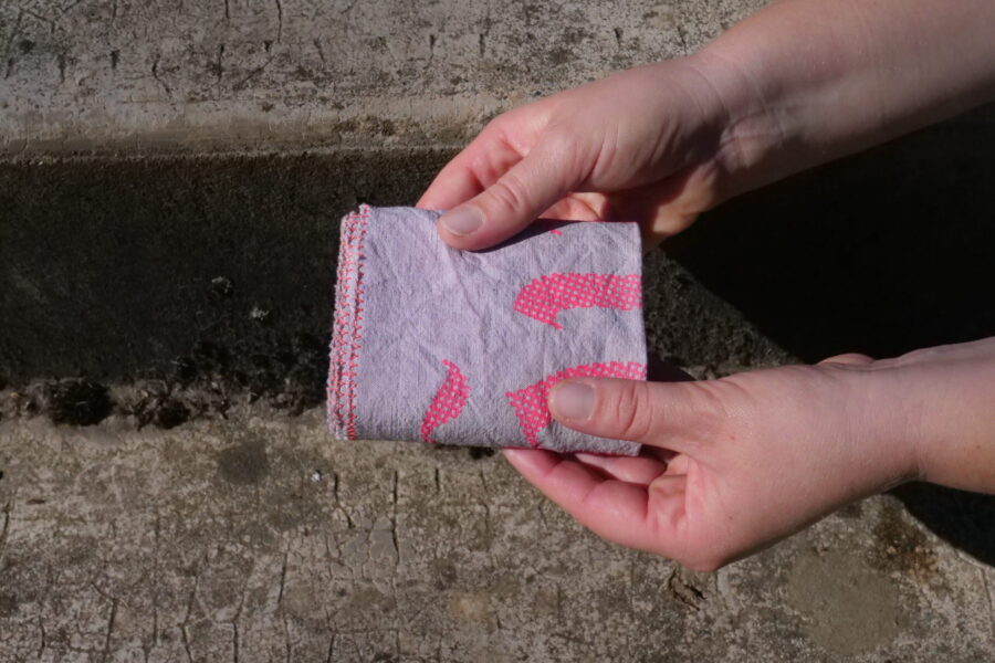 y parait que Jo, zine audio, K7 et textile sérigraphié, 30 exemplaires, 2025