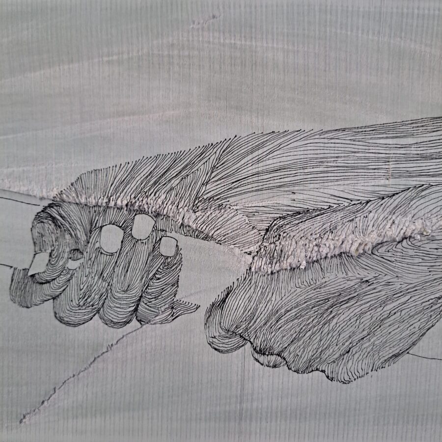 MANU CAPERE, Les mains de Victoire et un marteau, 2025