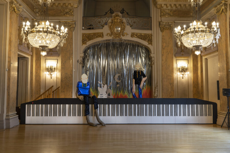 ça commence à peu près comme ça